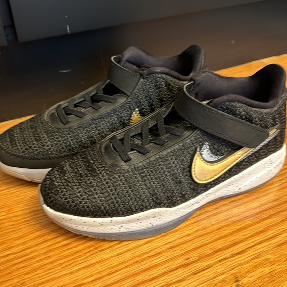 Nike size 3Y Boys practically new - Picture 2 of 7